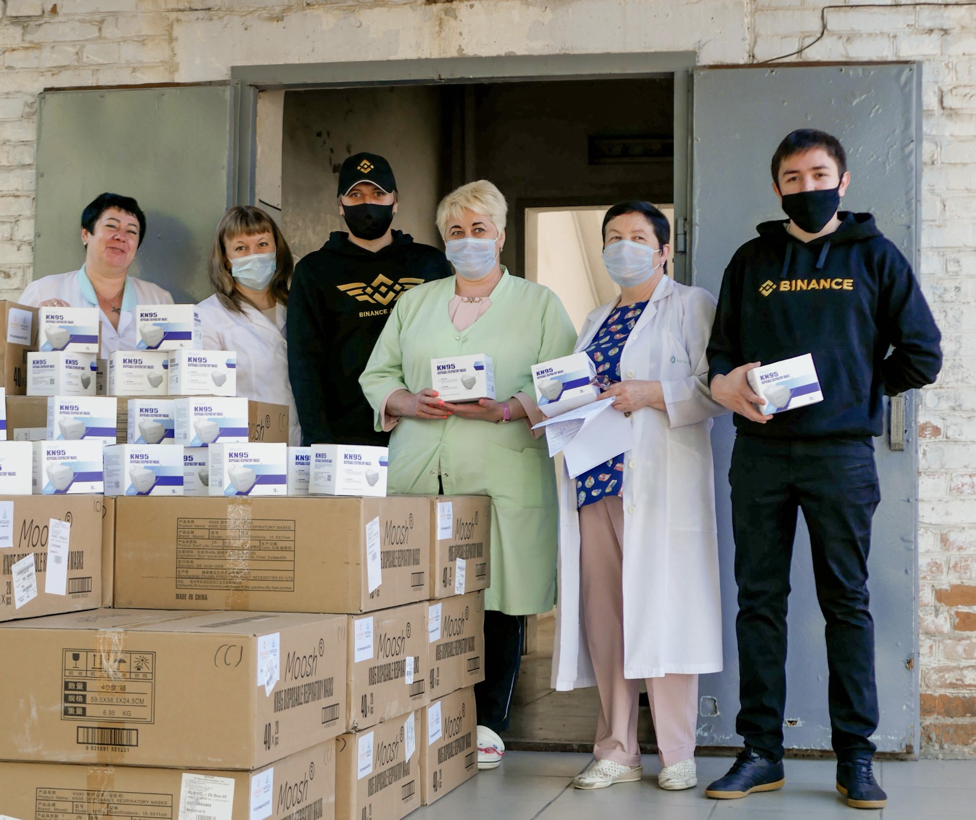 Благотворительный фонд биржи Binance передал более 20 тысяч защитных масок больнице в Краснодаре