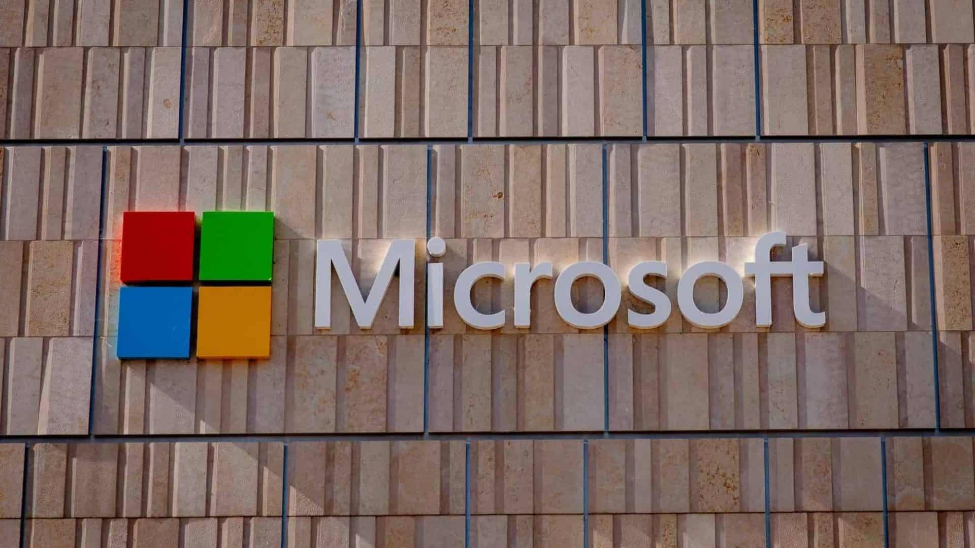 Microsoft расторгает контракты на дата-центры